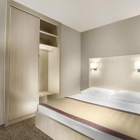 Voyage Hotel