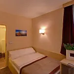 فندق فوياج 4* براغ